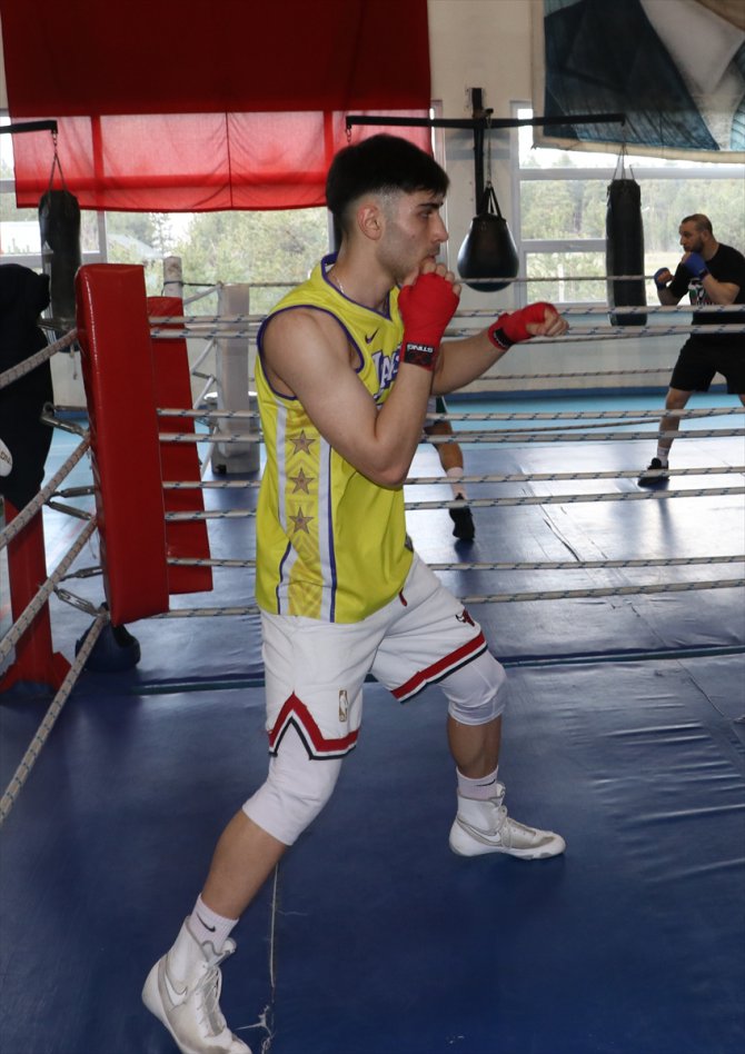 Ahıska Türkü milli boksör Sultan Osmanlı, dünya şampiyonluğu hedefliyor: