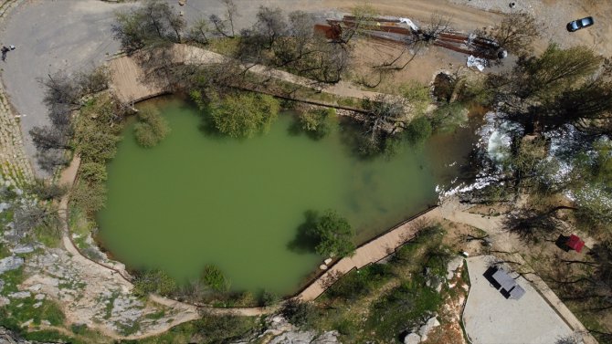 Depremlerin ardından rengi değişen Yeşilgöz Gölü eski haline dönüyor