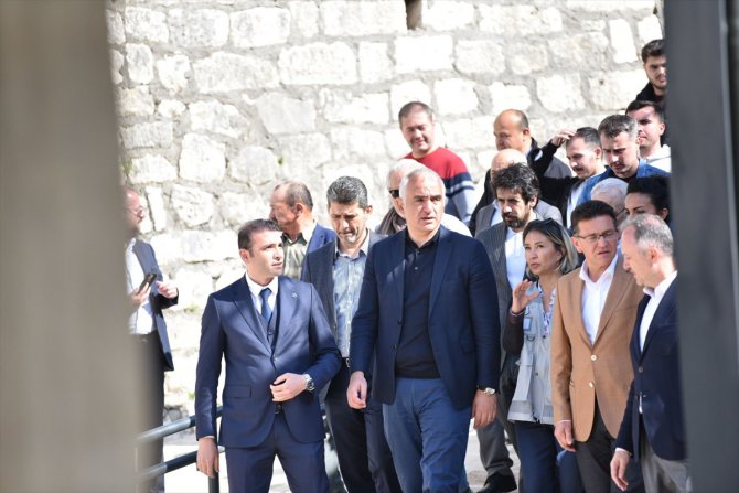 Kültür ve Turizm Bakanı Ersoy, Antalya'da Aziz Nikolaos Kilisesi Anıt Müzesi'ni gezdi: