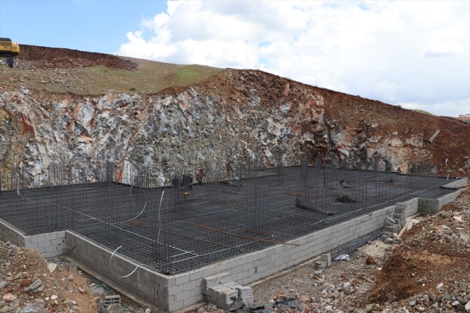 TOKİ'nin Nurdağı'ndaki deprem konutları projesinde 27 bloğun yapımı sürüyor
