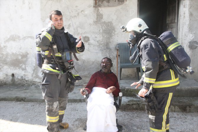 Antalya'da evinde yangın çıkan engelli yaralandı
