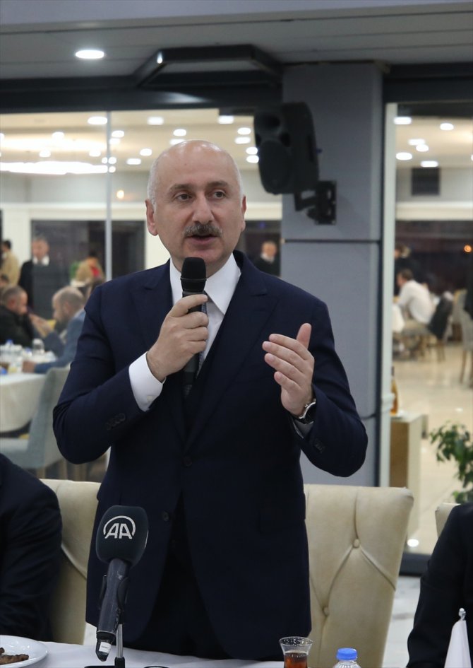 Bakan Karaismailoğlu, Trabzon'da sendika temsilcileriyle bir araya geldiği toplantıda konuştu: