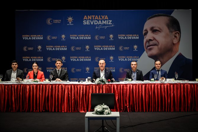Dışişleri Bakanı Çavuşoğlu, Antalya'da gazetecilerle buluştu: