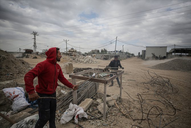 Gazze'de "düşük ücretle" çalışan işçiler zor şartlarda hayat mücadelesi veriyor