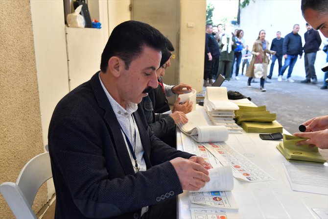 Lübnan'da, Türkiye'deki Cumhurbaşkanı ve Milletvekili Seçimleri için oy verme işlemi başladı