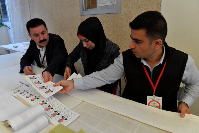Lübnan'da, Türkiye'deki Cumhurbaşkanı ve Milletvekili Seçimleri için oy verme işlemi başladı