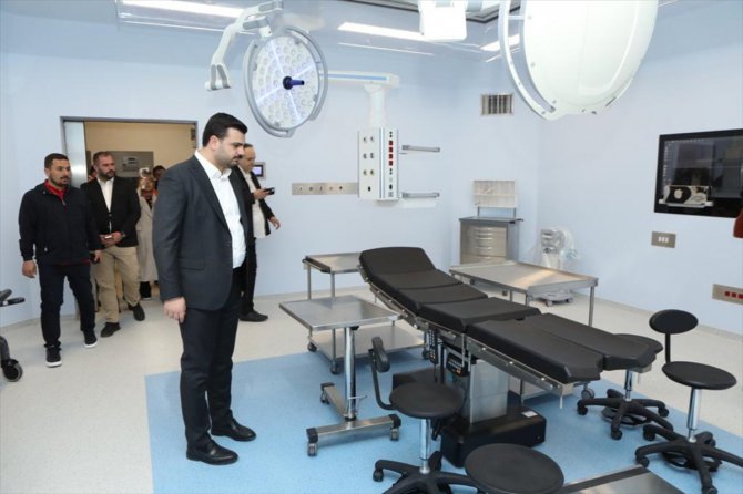AK Parti'li İnan İzmir'deki Bayraklı Şehir Hastanesi'nde incelemelerde bulundu