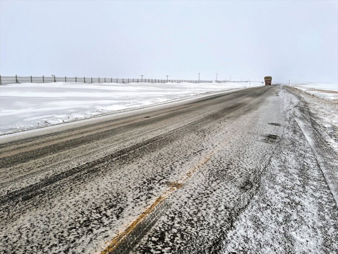 Ardahan'da kar ve sis ulaşımı aksatıyor
