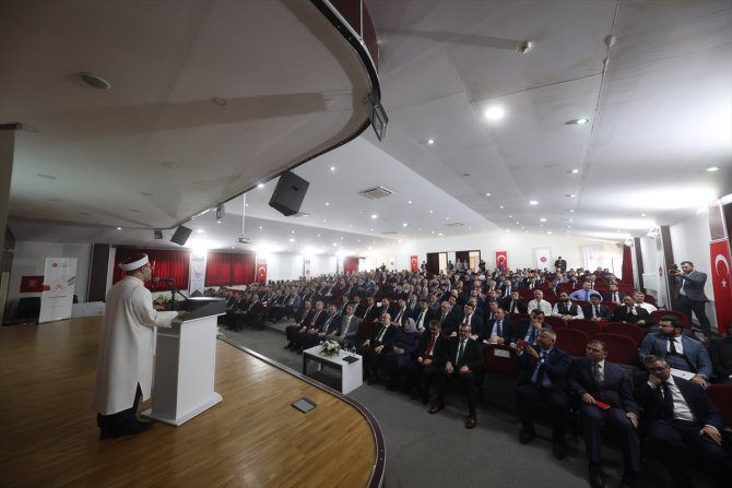 Diyanet İşleri Başkanı Erbaş, Denizli'de din görevlileriyle bir araya geldi