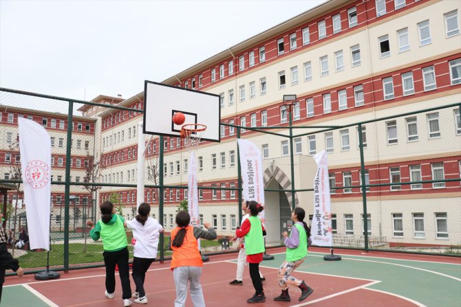 Malatya'daki çocuklar depremin izlerini sporla silmeye çalışıyor