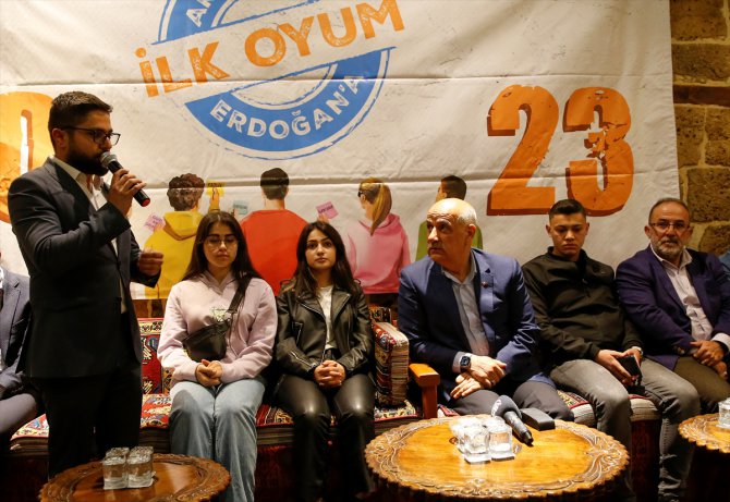 Tarım ve Orman Bakanı Vahit Kirişci, Kahramanmaraş'ta gençlerle bir araya geldi: