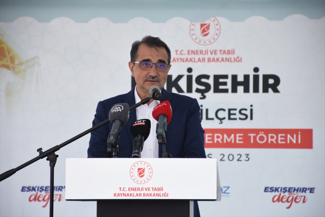 Bakan Dönmez, Eskişehir'in Han ilçesine doğal gaz verme törenine katıldı: