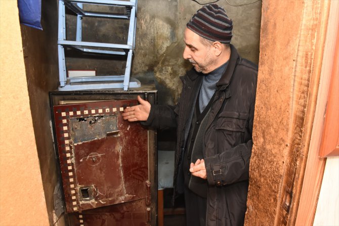 Erzurum'da duvarı delip kuyumcudan altın çalan Gürcistan uyruklu 2 zanlı tutuklandı