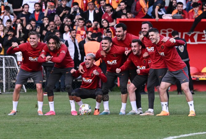 Galatasaray, taraftarlara açık antrenman yaptı