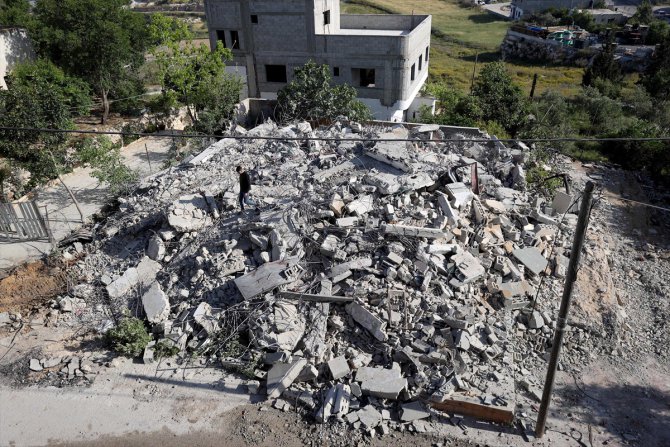 İsrail, Batı Şeria ve Doğu Kudüs'te Filistinlilere ait 3 binayı yıktı