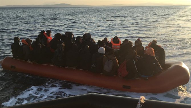 İzmir açıklarında 104 düzensiz göçmen kurtarıldı