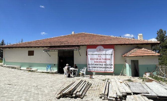 Malatya'da depremde hasar gören cemevi onarılıyor