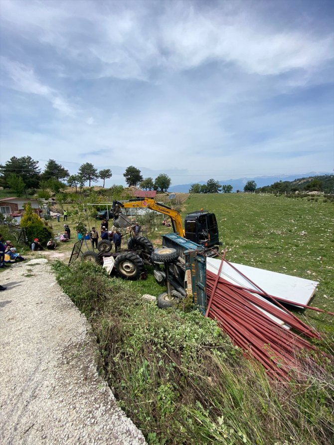 Muğla’da devrilen traktörün altında kalan sürücü öldü