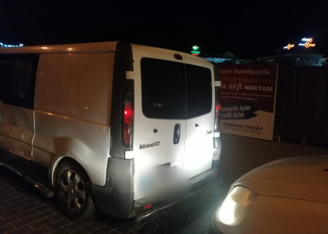 Muğla'da kamyonette 26 düzensiz göçmen yakalandı