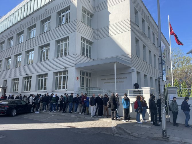 Polonya'da Türkiye'deki 14 Mayıs seçimleri için oy kullanma işlemi başladı