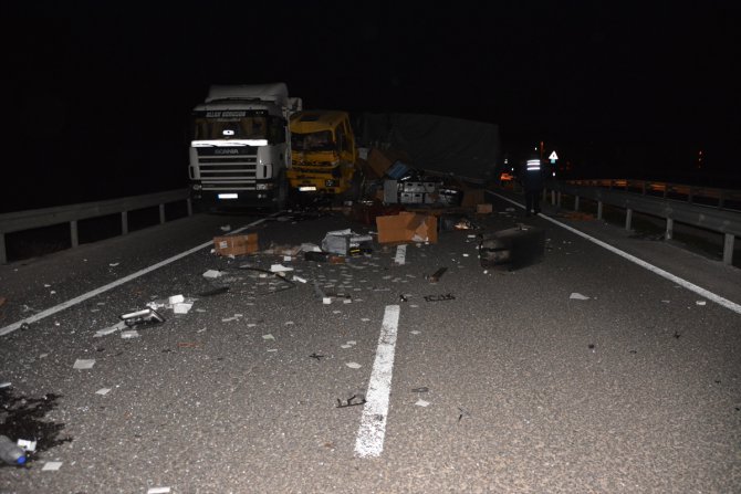Uşak'taki trafik kazasında 1'i ağır 2 kişi yaralandı