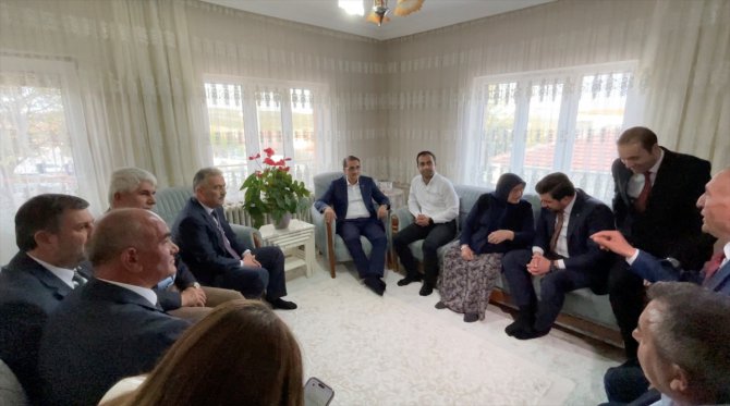 Bakan Dönmez, Eskişehir'in Han ilçesinde evi doğal gaza kavuşan aileyi ziyaret etti: