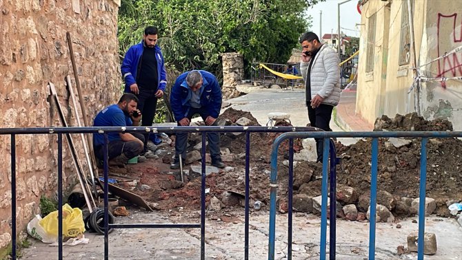 Beyoğlu'nda istinat duvarının çökmesi sonucu 3 bina boşaltıldı