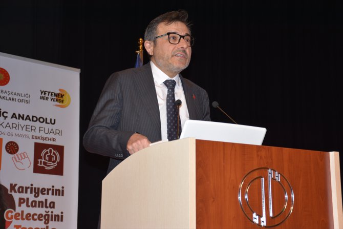 Cumhurbaşkanlığı Finans Ofisi Başkanı Aşan, Eskişehir'de gençlere tavsiyelerde bulundu: