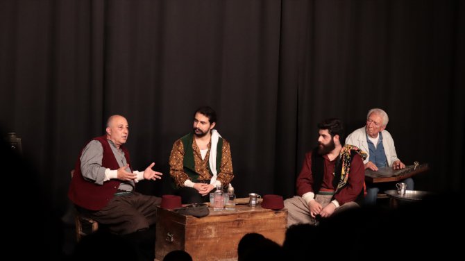 Antalya'da "Naftalin Kokulu Öyküler" tiyatro oyunu sahnelendi