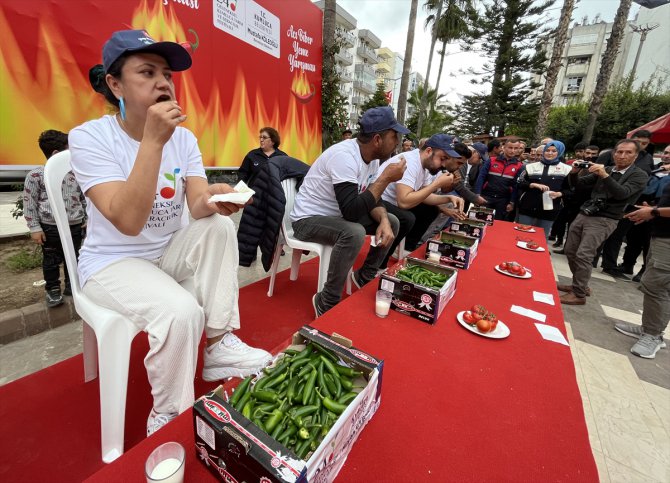 Antalya'daki 24. Tarım ve Seracılık Festivali'nde acı biber yeme yarışması düzenlendi