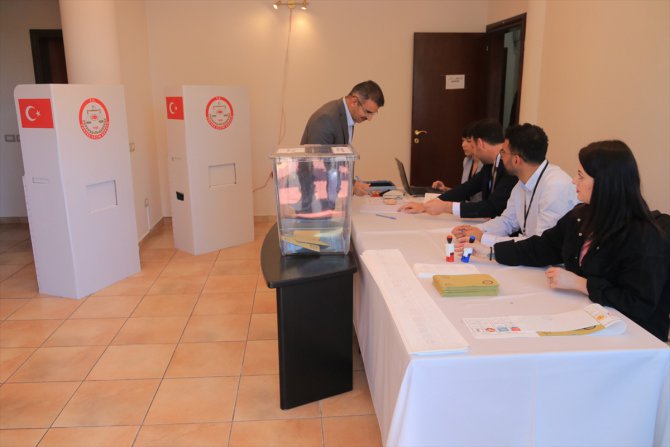 Arnavutluk ve Kuzey Makedonya'da 14 Mayıs seçimleri için oy verme işlemi başladı