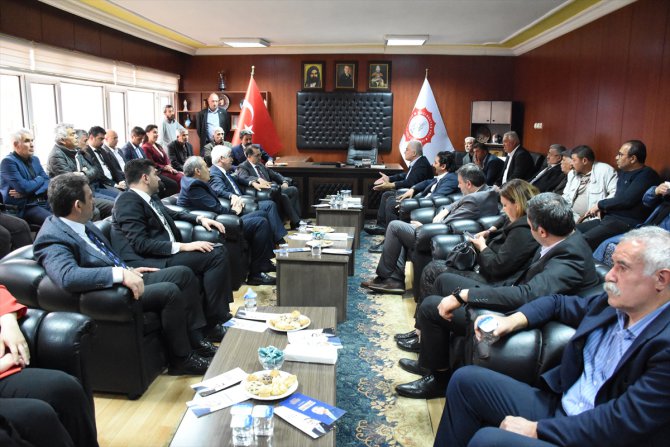 Bakan Dönmez, Eskişehir'de sivil toplum kuruluşlarını ziyaret etti
