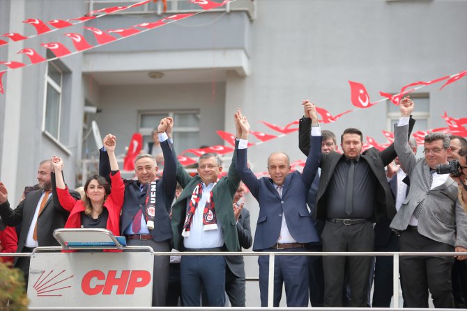 CHP'li Özgür Özel, Çorum'da seçim bürosu açılışına katıldı