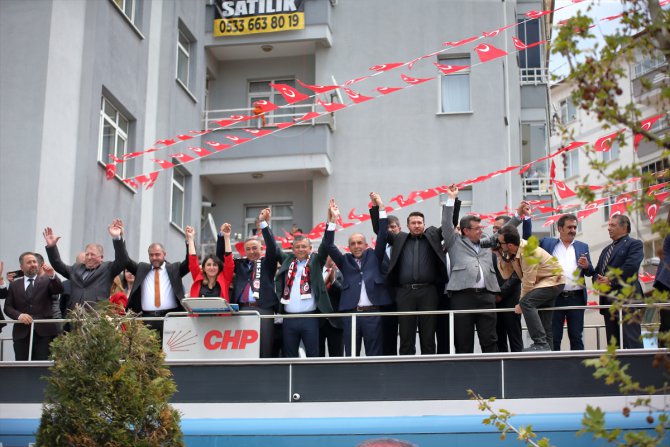 CHP'li Özgür Özel, Çorum'da seçim bürosu açılışına katıldı