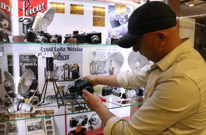 Dünyanın 3. büyük Fotoğraf Makinesi Müzesi'nde depremin zarar verdiği makineler onarılıyor