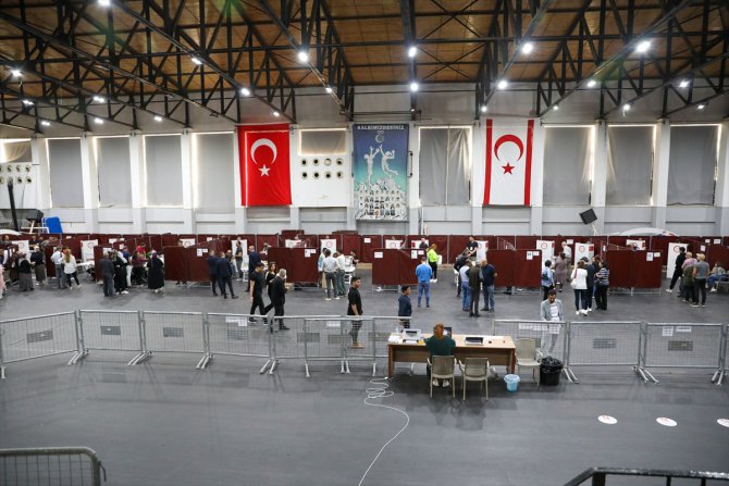 KKTC'de Türkiye'deki 14 Mayıs seçimleri için oy kullanma işlemi devam ediyor