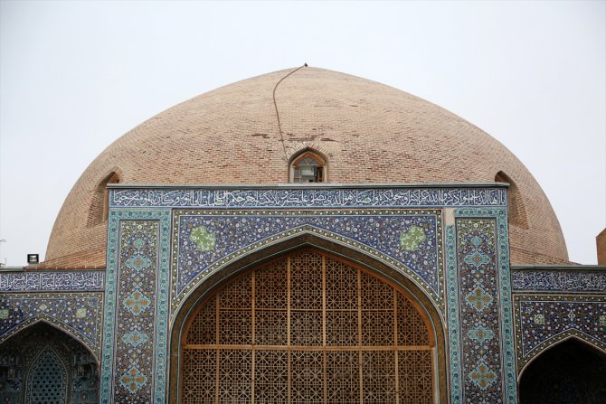 İran'da Şeyh Erdebili ve Şah İsmail'in türbelerinin bulunduğu külliye tarihin izlerini yansıtıyor