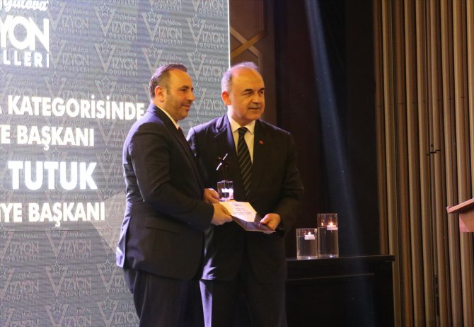 Yalova'da başarılı kurum ve kişilere "My Yalova Vizyon Ödülü" verildi