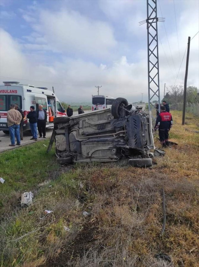 Burdur'da şarampole devrilen otomobilin sürücüsü öldü