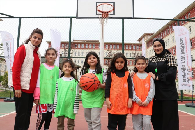 Depremzede çocuklar, Gençlik ve Spor Bakanlığının malzeme desteğiyle spor yapıyor