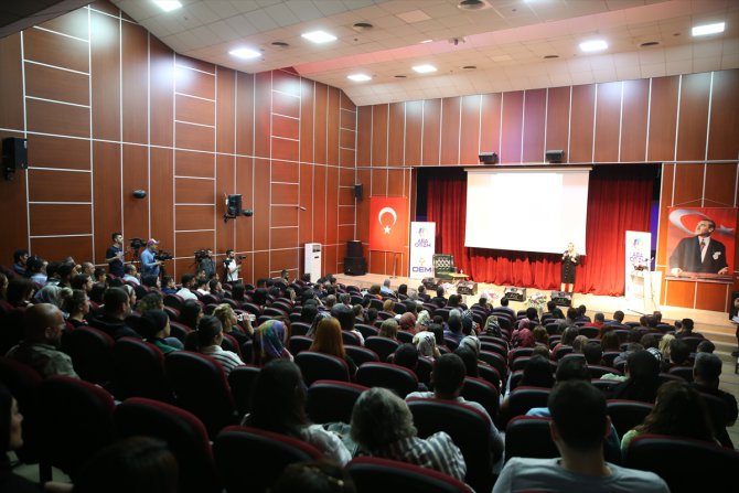 Diyarbakır'da "Otizmli Çocuklar ve Ailelerinin Yaşam Kalitesinin Artırılması" konferansı