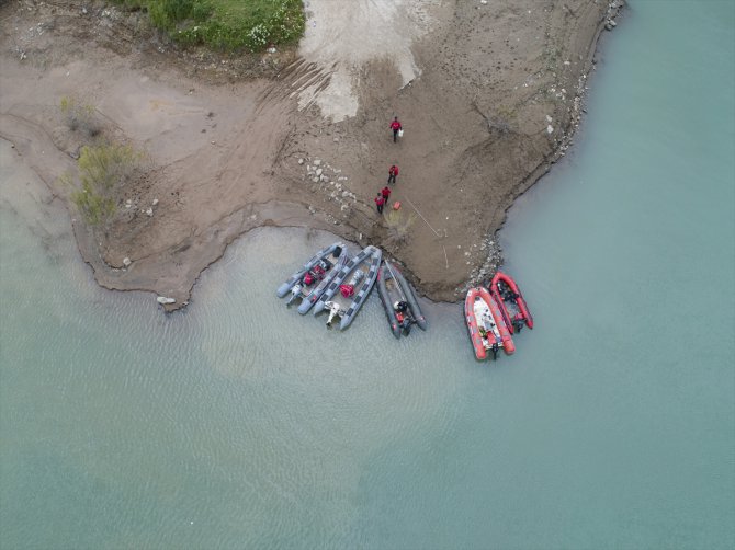 Munzur Çayı'nda kaybolan 2 kişinin bulunması için suyun yönü değiştirildi