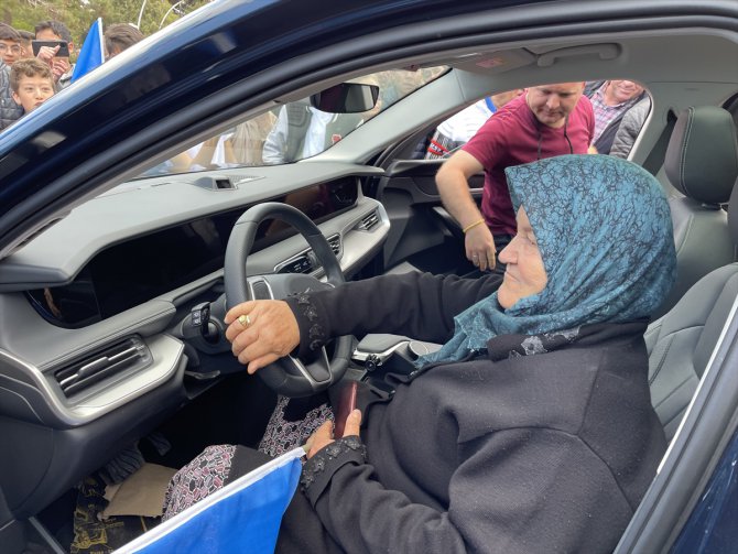 Türkiye'nin yerli otomobili Togg Burdur'da tanıtıldı
