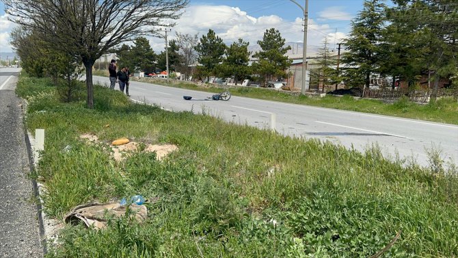 Afyonkarahisar'da minibüsün çarptığı motosikletin sürücüsü hayatını kaybetti