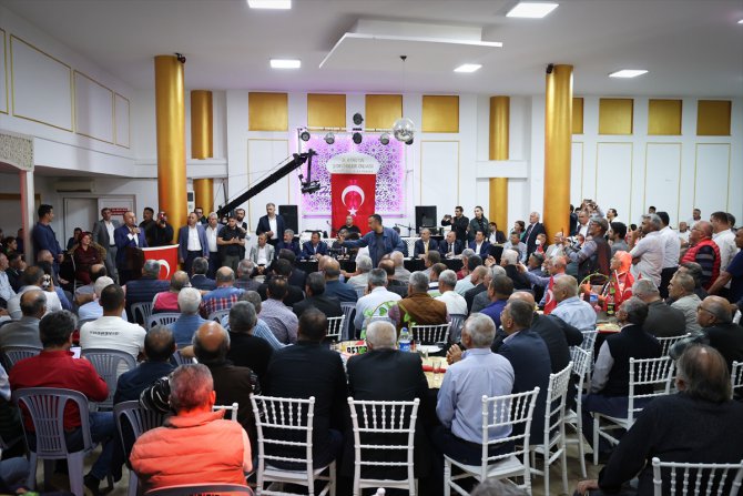 Dışişleri Bakanı Çavuşoğlu, Antalya'da "Esnaf Buluşması" programına katıldı: