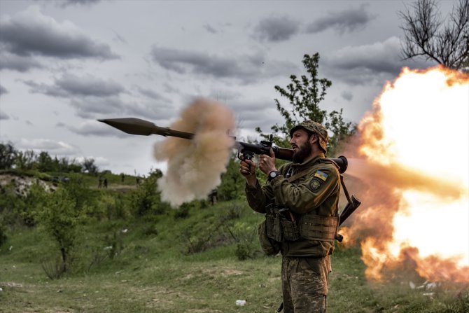 Donetsk'te görevli Ukraynalı askerler yoğun savaş eğitiminden geçiriliyor