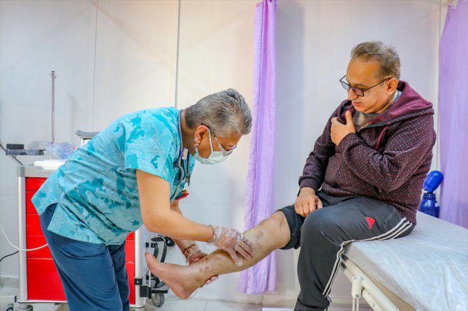 Malatya'da depremzedelerin yaraları tam teşekküllü sahra hastanesinde sarılıyor