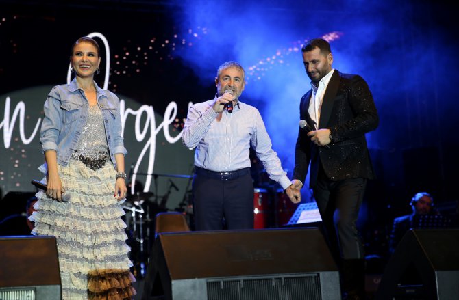 Bakan Nebati, Mersin'de "Kadınlar İçin Konser" etkinliğine katıldı: