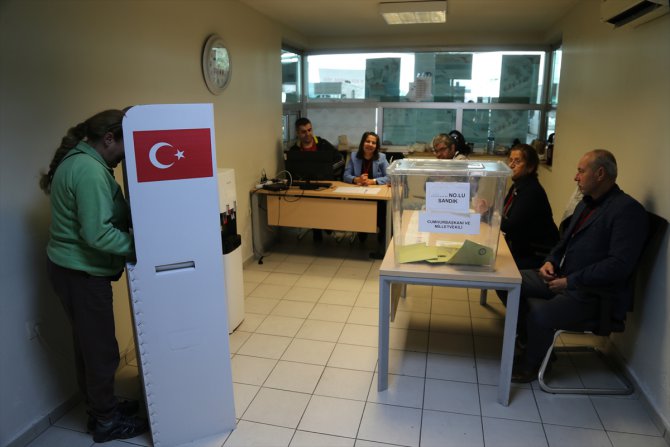 Yurt dışı seçmen kütüğüne kayıtlı seçmenler sınır kapılarında oy vermeyi sürdürüyor