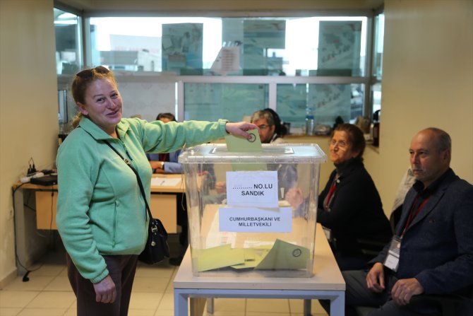 Yurt dışı seçmen kütüğüne kayıtlı seçmenler sınır kapılarında oy vermeyi sürdürüyor